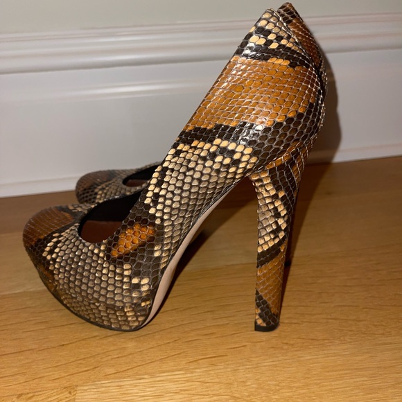 Gorgeous GUCCI Platform Higheels - Picture 2 of 7